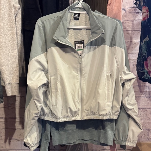 Under Armour • NWT Rival Woven Jacket - Picture 3 of 3